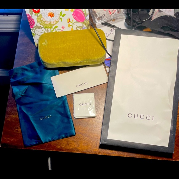 Gucci paper bag bundle with sunglasses